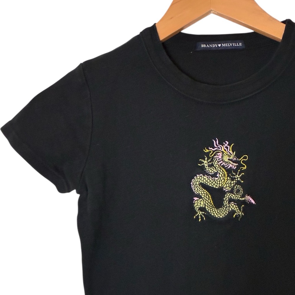 Brandy Melville | Black short sleeve crewneck crop top tee shirt dragon print - Picture 4 of 13